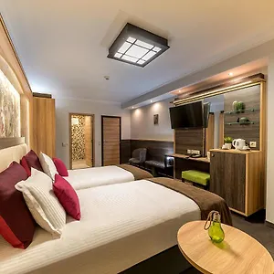 Zoo - Secured Paid Parking 4* Sofya